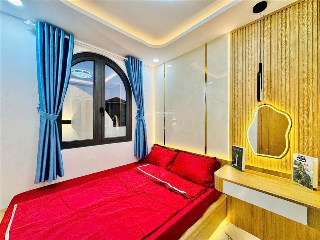 Nhà ngay chợ quang vinh tiện kinh doanh, với 100m2 sổ hồng riêng, nhà 1 trệt 2 lầu tân cổ điển
