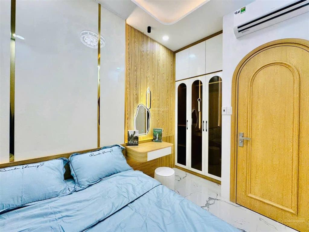 Nhà ngay chợ quang vinh tiện kinh doanh, với 100m2 sổ hồng riêng, nhà 1 trệt 2 lầu tân cổ điển