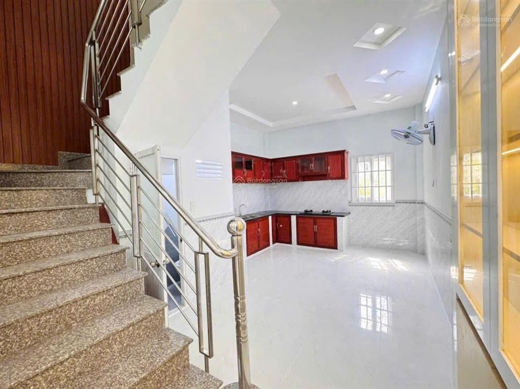 Bán nhà sổ hồng riêng tại đường nguyễn thái sơn  gò vấp  giá hạ còn 2 tỷ 180  chốt ngay kẻo trễ