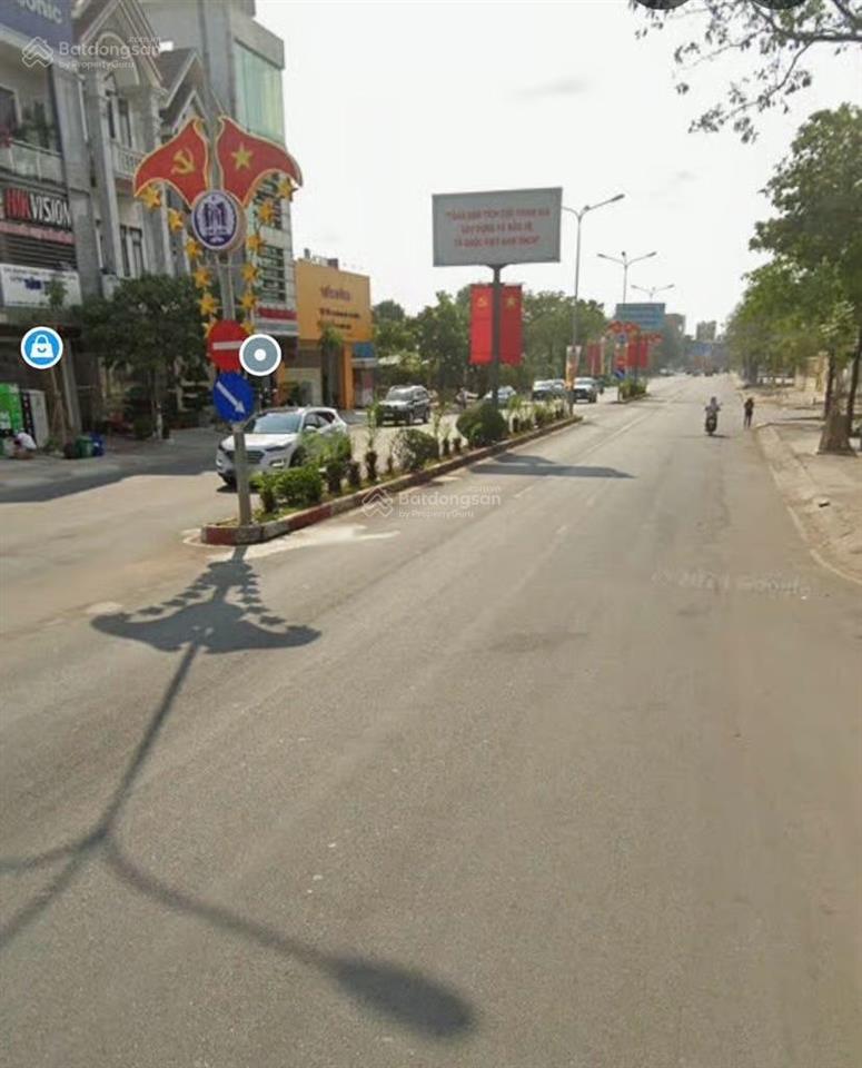 Với 1 lô đất mặt tiền 30m đường số 9, đối diện trung tâm hành chính, sổ hồng riêng, xd tự do