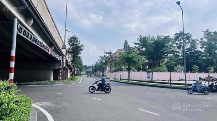 Em đang còn 1 lô lớn 731m2 ngay thủ dầu một đường bạch đằng, sổ hồng riêng, tiện mua tích trữ ts