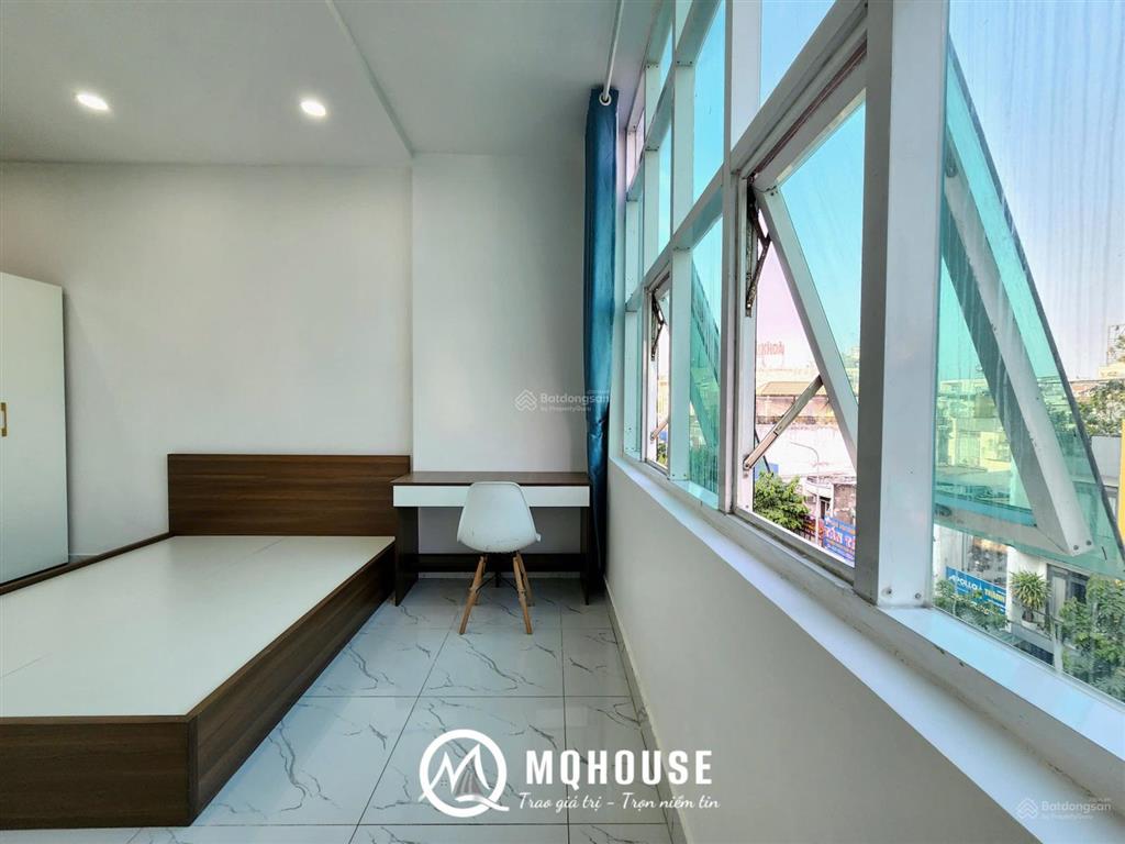 1 phòng ngủ rộng rãi full nội thất, thang máy, mặt tiền đường, thuận ra cộng hòa, các trường đh