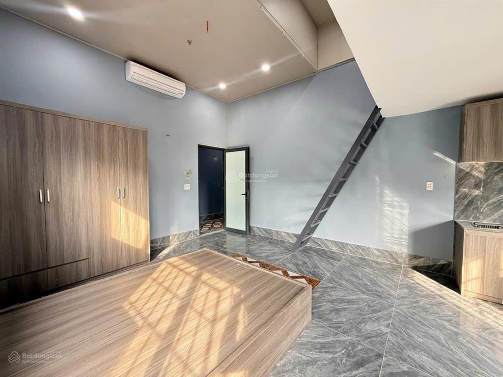 Duplex bự như nhà nguyên căn ngay go trường chinh rộng hơn 50m2