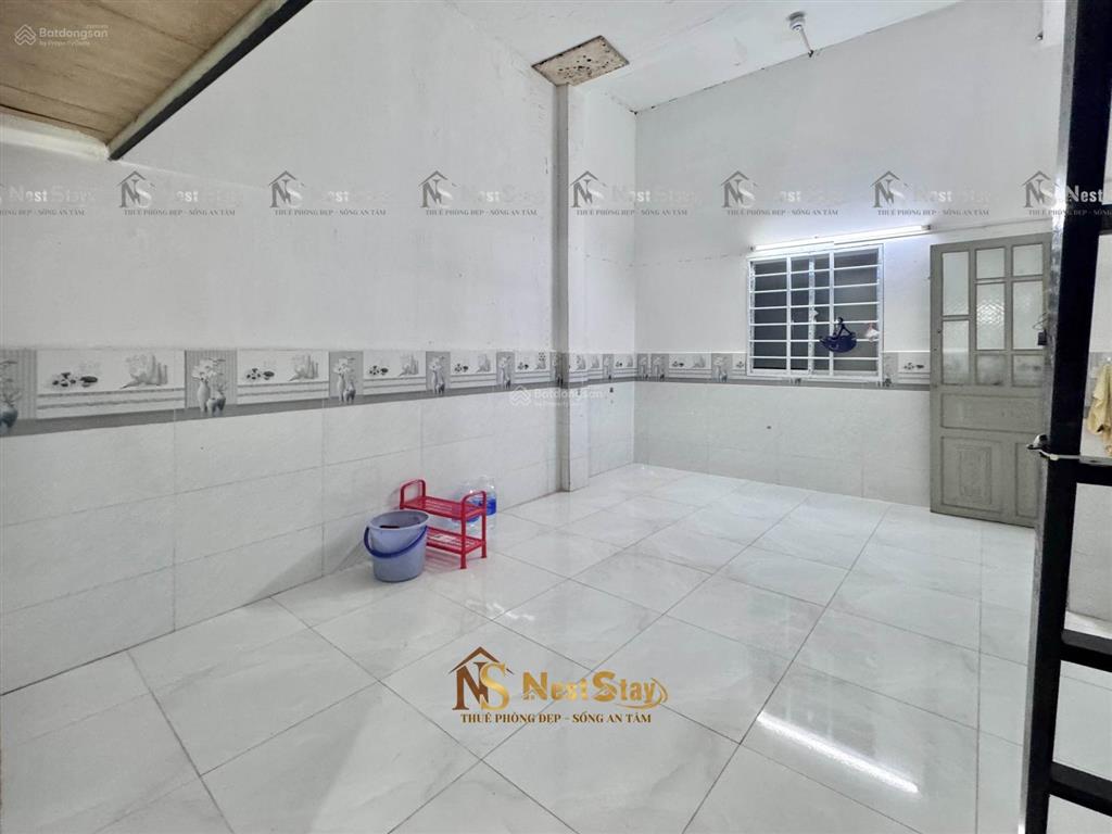 Cho thuê phòng trọ sinh viên giá siêu rẻ chỉ 2.500.000, thang máy, hầm xe bự