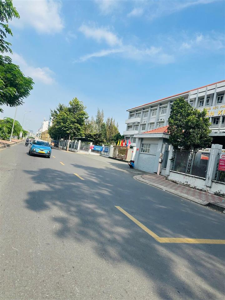 Ngay trung tâm chợ hoa trên bến dưới thuyền q8, 5 tầng  dtsd 285.7m2, t2 chỉ 8tỷ. x tiểu học