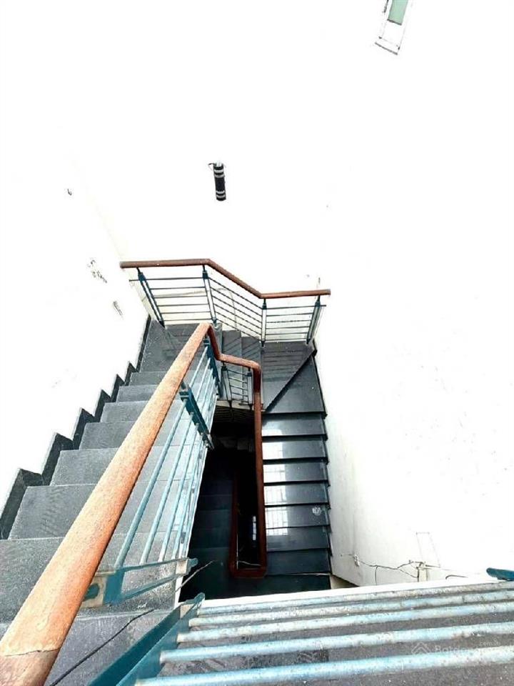 Ngay trung tâm chợ hoa trên bến dưới thuyền q8, 5 tầng  dtsd 285.7m2, t2 chỉ 8tỷ. x tiểu học