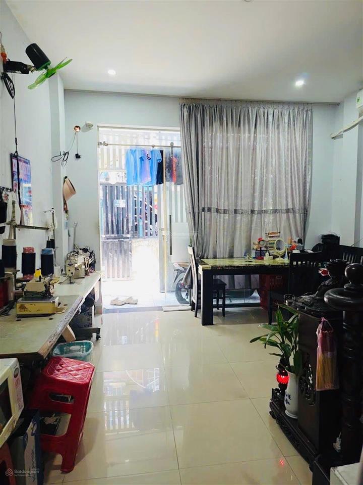 Tân phú  hoàng xuân nhị  cạnh chợ trần văn quang  ngang 4m chỉ 4 tỷ nhỉnh xíu