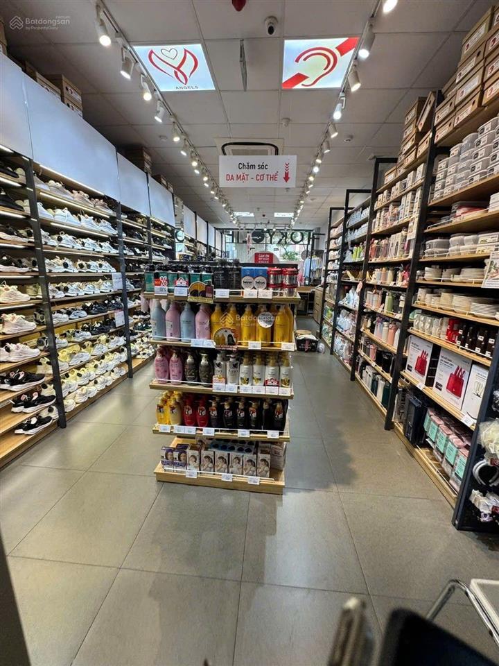 Mặt phố cầu giấy  dt 67m, 5 tầng, mt 5.6m, giá 55 tỷ.