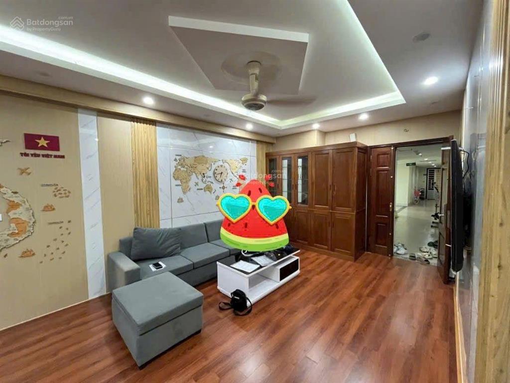 Mặt phố cầu giấy  dt 67m, 5 tầng, mt 5.6m, giá 55 tỷ.