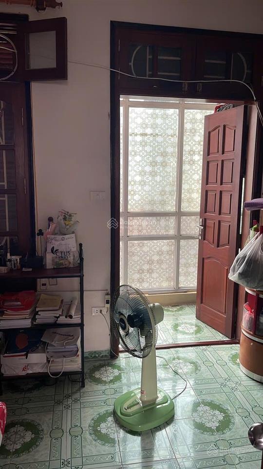 Siêu phẩm còn sót lại tại phùng khoang  cầu thang giữa  thoáng trước sau