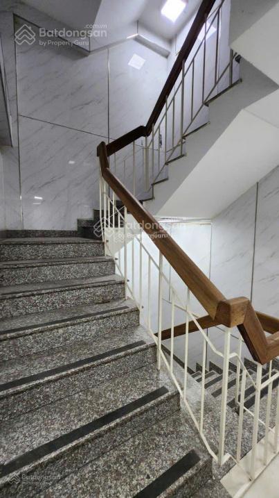 Cho thuê nhà hẻm vip 18b nguyễn thị minh khai  quận 1