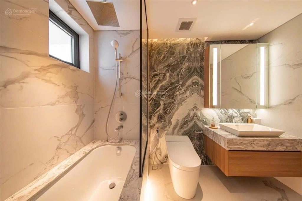 Chính chủ bán căn góc tòa b tầng 17. 2pn 80m2, bc đông nam thiết kế thông minh.  0972 433 ***