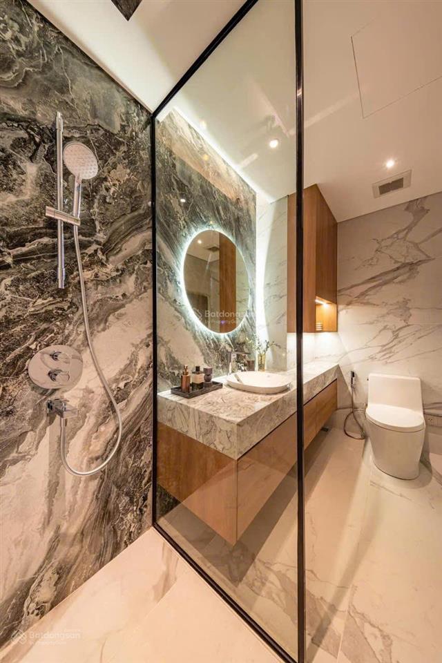 Chính chủ bán căn góc tòa b tầng 17. 2pn 80m2, bc đông nam thiết kế thông minh.  0972 433 ***