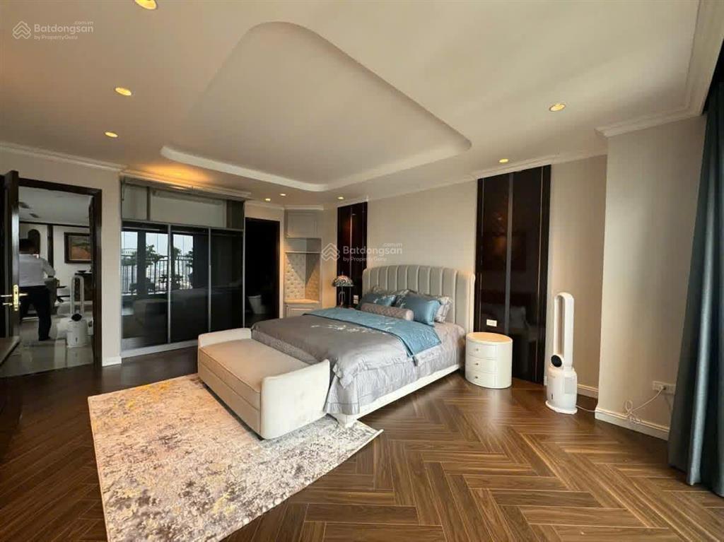 Chính chủ bán căn góc tòa b tầng 17. 2pn 80m2, bc đông nam thiết kế thông minh.  0972 433 ***