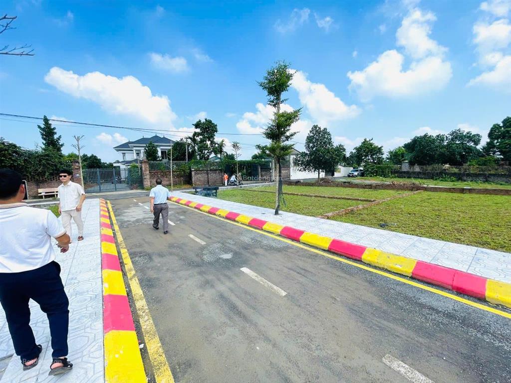 Tôi cần bán lô đất 100m2 hai mặt tiền cách ql21 700m và cách trường đh bách khoa chỉ 1,2km