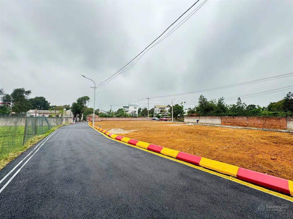 Chính chủ cần bán lô đất ngay cổng trường đại học để xây trọ