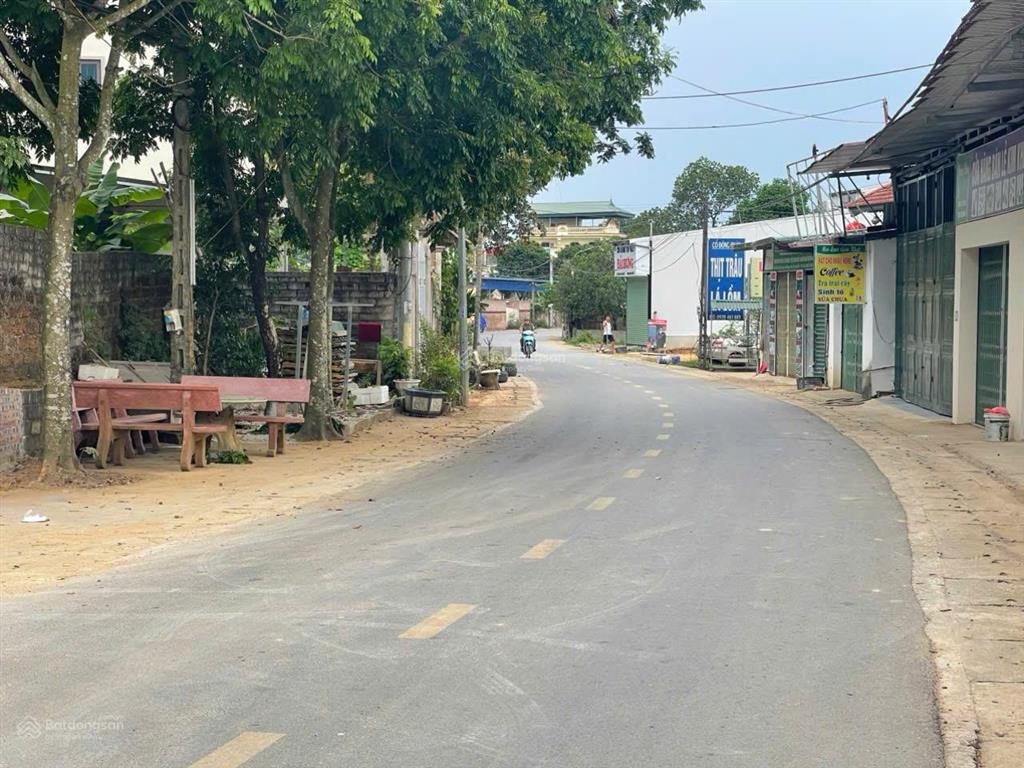 Chính chủ cần bán lô đất ngay cổng trường đại học để xây trọ