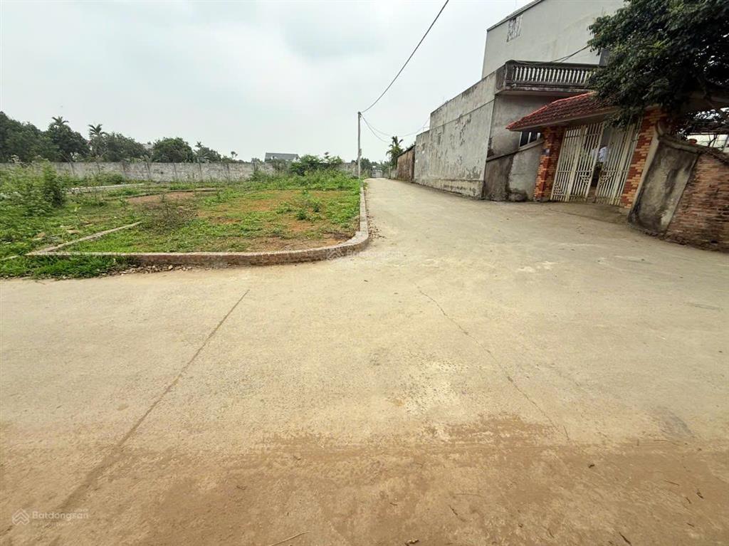 Chính chủ cần bán lô góc trục chính phú cát gần ql21 700m và di chuyển tới bệnh viện trung ương 1km
