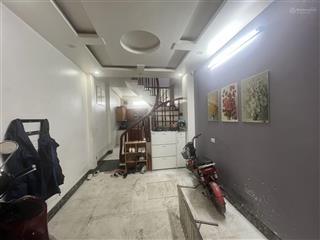 Chính chủ cho thuê nhà phương mai.vài bước chân ra hồ phương mai.45m2. 3 tầng.3 ngủ.giá 9tr5