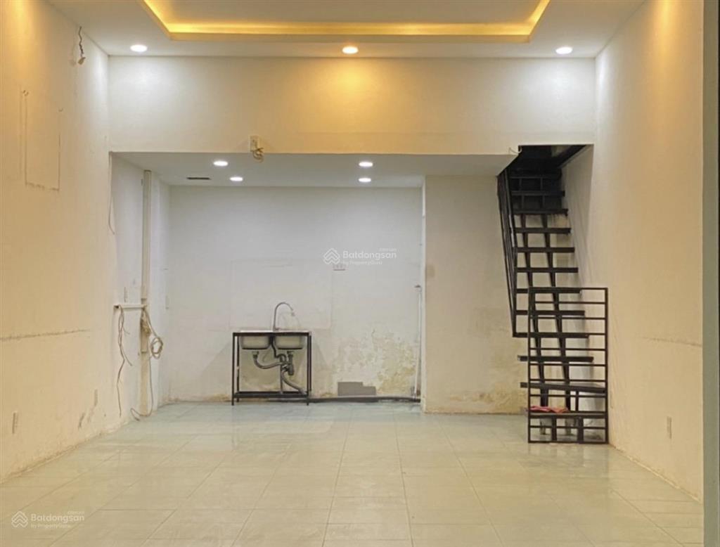 Cho thuê mặt bằng kinh doanh đối diện ga metro bình thái