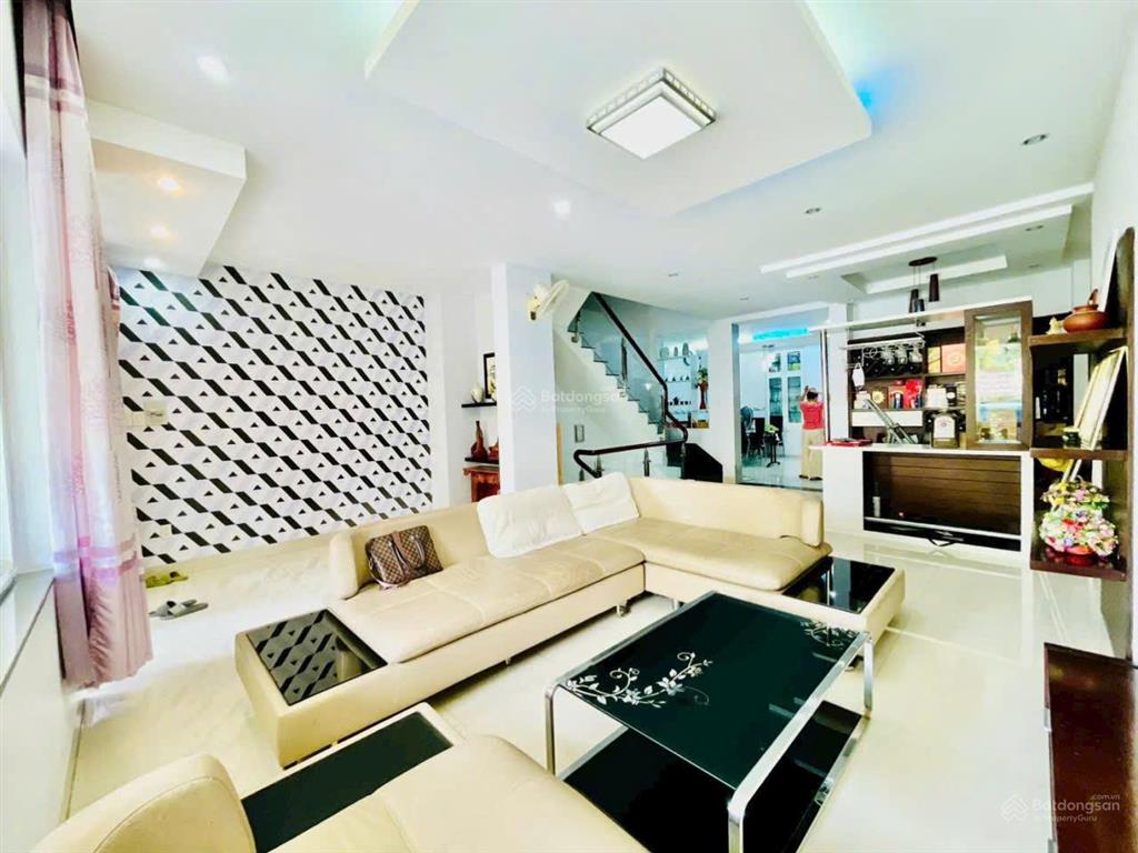 Bán biệt thự góc 2mt ngay sông bình lợi, (9,5x20m) trệt 2 lầu full nội thất  hồ bơi, chỉ 32 tỷ tl