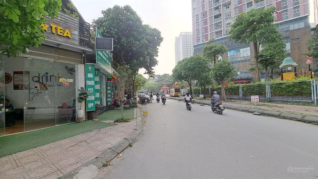 Liền kề văn khê vỉa hè đá bóng, kinh doanh,thang máy,dt=12m, 5t ,mt9 giá 40tỷ.