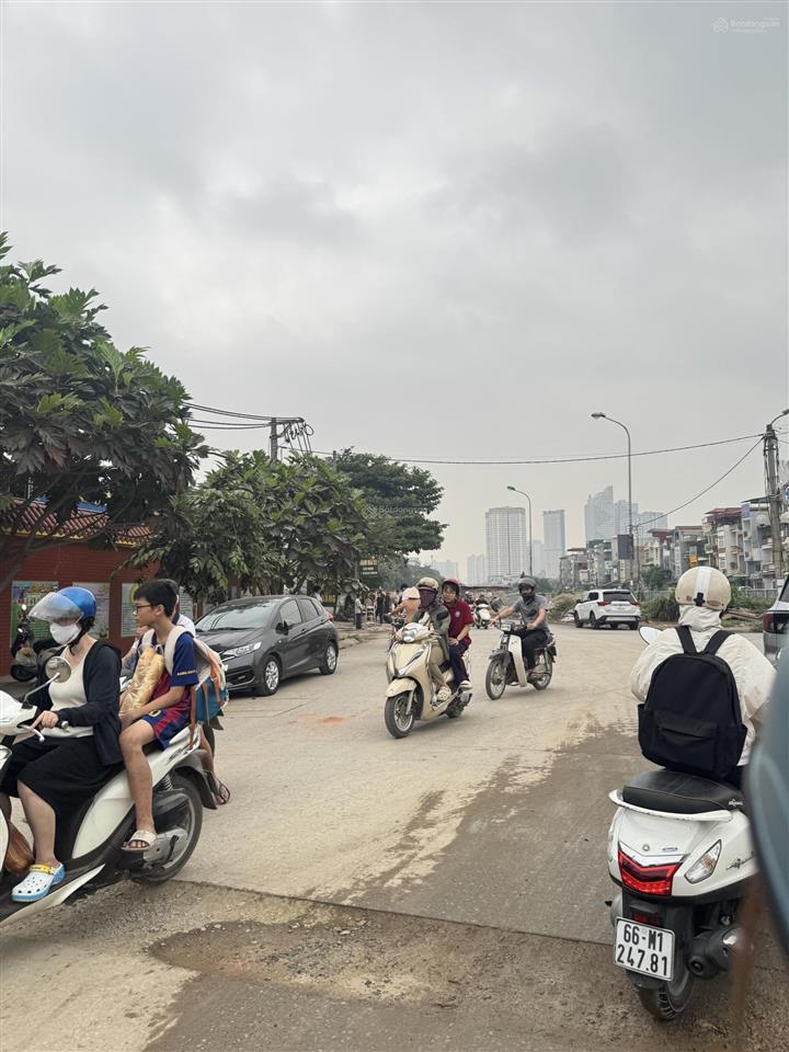 Tiềm năng x3 tài sản  cách 10m ra mặt phố đang mở rộng  ô tô vào nhà  ngõ thông. giá chỉ 8,6 tỷ