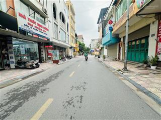Mặt phố lê lợi  tuyến phố kinh doanh sầm uất  nằm giữa trung tâm hà đông.