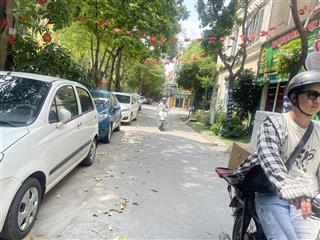 Bán liền kề văn phú kinh doanh, vỉa hè đá bóng, dt=80m 5 tầng giá 18,5tỷ.
