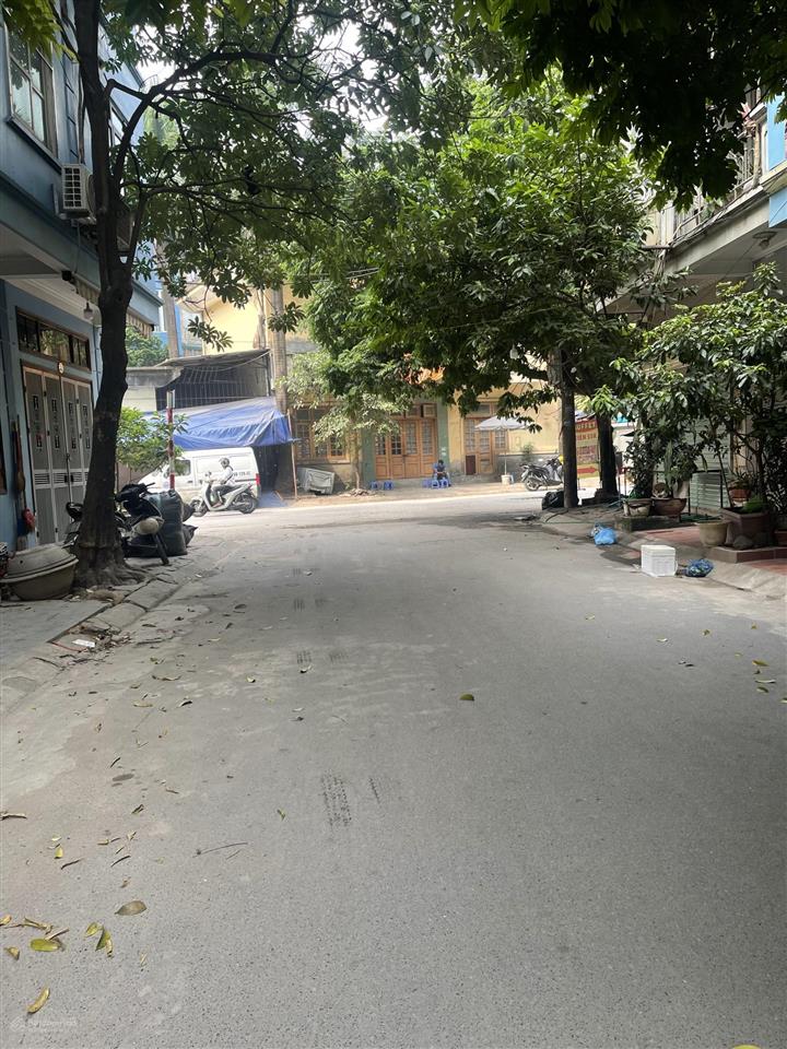 Lô góc phân lô ô tô tránh đỗ ngày đêm , vỉa hè đá bóng lk văn quán dt= 84m 5 tầng , mt16m giá 22,5t