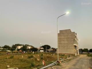 Đất nền giáp bờ kênh sổ hồng riêng phân lô đẹp, kế bên chợ đầu mối bình chiểu, thủ đức chỉ 3,1 tỷ