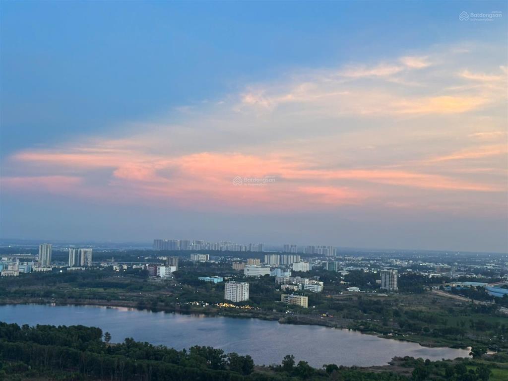 Bán căn góc 2pn  73,5m2  giá, 3,1 tỷ view hồ đá