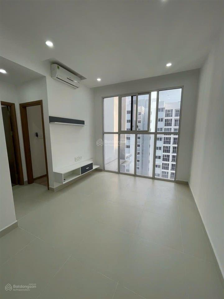 Chính chủ cần bán căn hộ 2pn, 2wc  có ban công, tặng full nội thất, full giá bán 2,69 tỷ