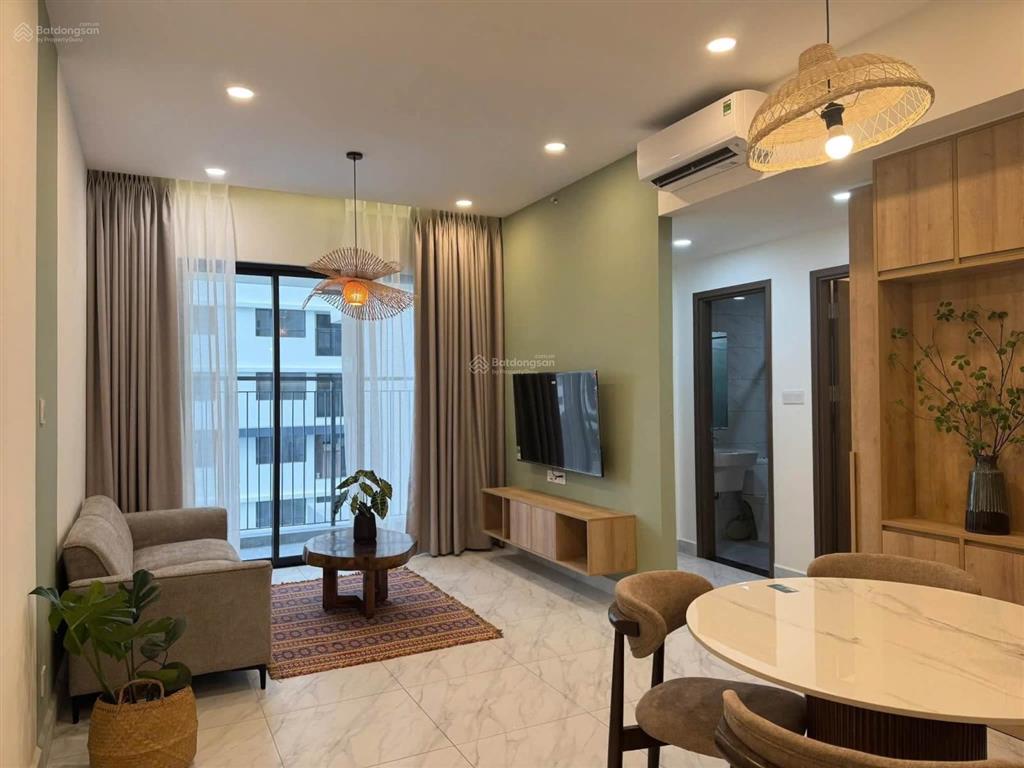 Chính chủ cần bán căn hộ 2pn, 2wc  có ban công, tặng full nội thất, full giá bán 2,69 tỷ