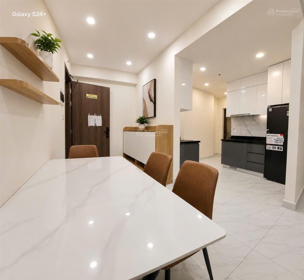 Chính chủ cần bán căn hộ 2pn, 2wc  có ban công, tặng full nội thất, full giá bán 2,69 tỷ
