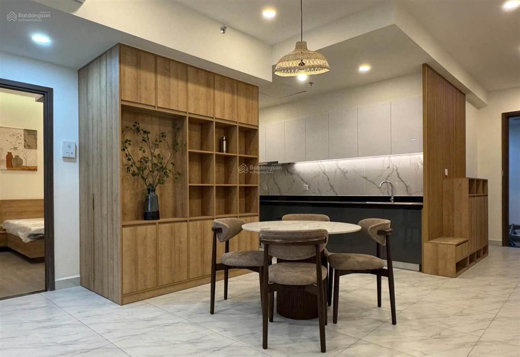 Chính chủ cần bán căn hộ 2pn, 2wc  có ban công, tặng full nội thất, full giá bán 2,69 tỷ