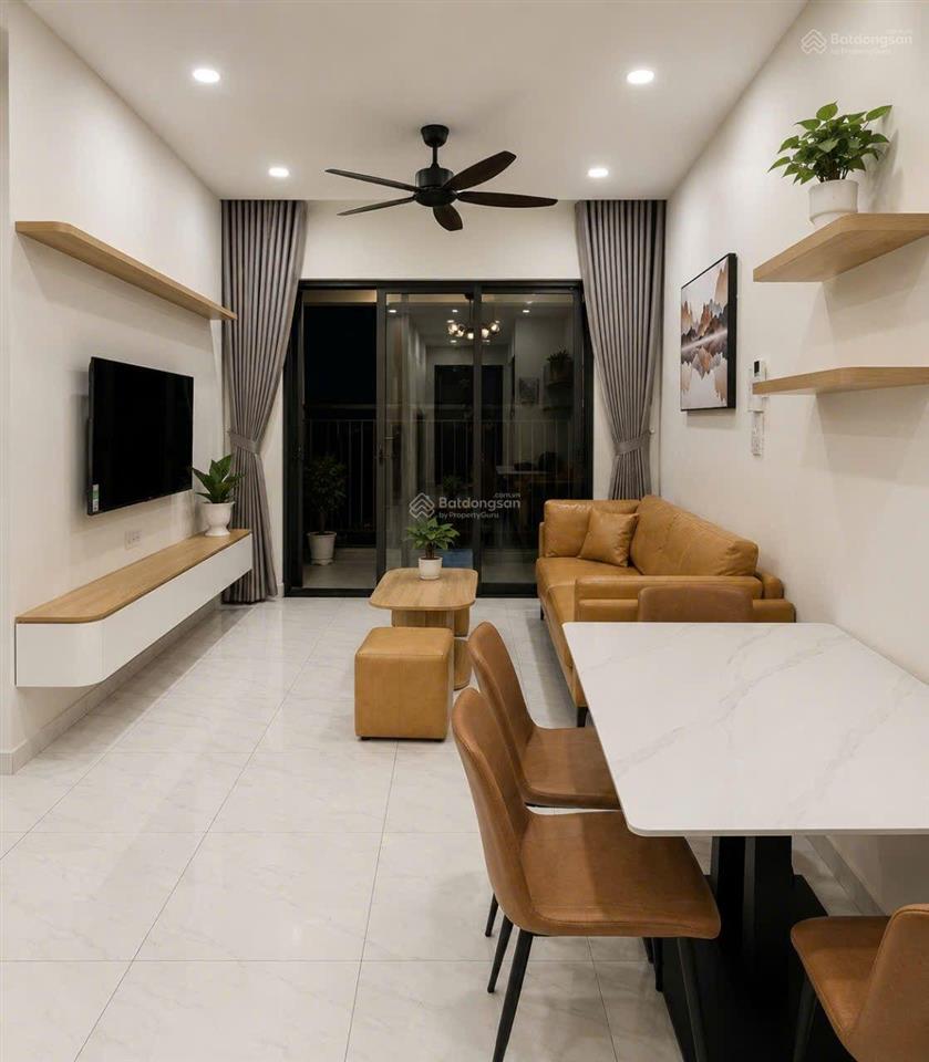 Chính chủ cần bán căn hộ 2pn, 2wc  có ban công, tặng full nội thất, full giá bán 2,69 tỷ