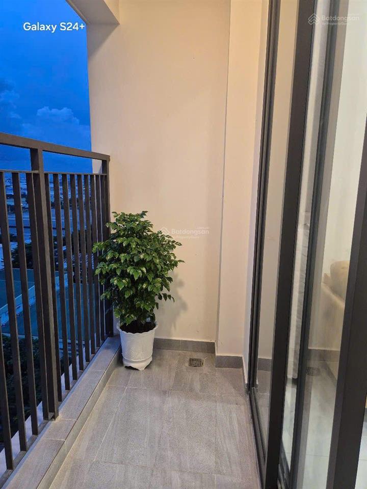 Chính chủ cần bán căn hộ 2pn, 2wc  có ban công, tặng full nội thất, full giá bán 2,69 tỷ