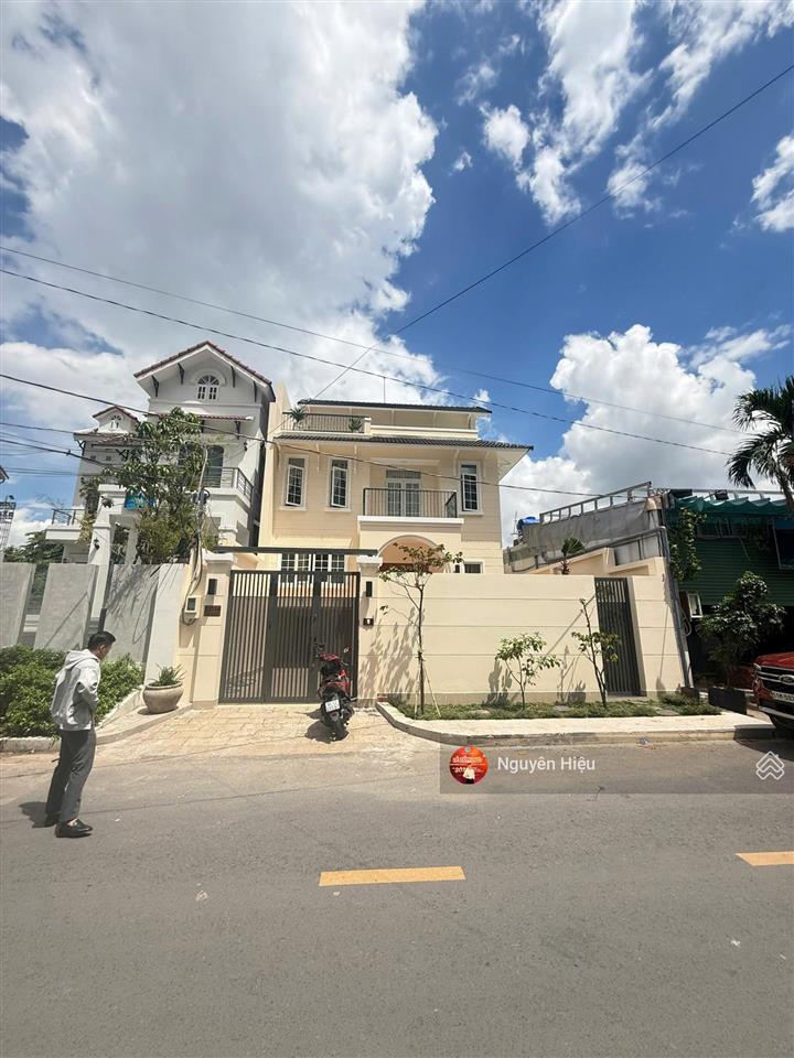 Bán biệt thự mới đẹp đường nguyễn duy trinh q2  10x22m hầm 3 tầng 4pn  giá 36 tỷ