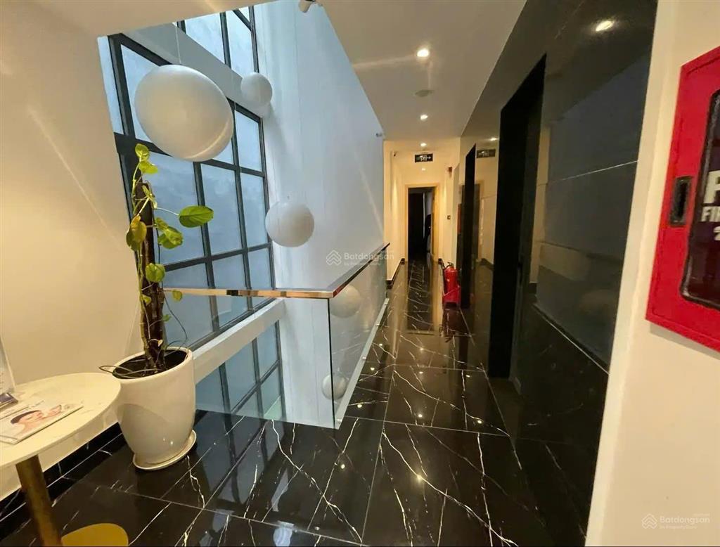 Cho thuê nhà nguyên căn mặt tiền 240 nguyễn công trứ quận 1