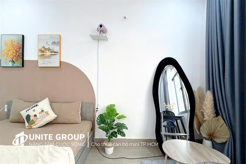 Cho thuê phòng 40m2 có ban công  sân vườn ngay toà nhà viettel gầ công viên đường cmt8 quận 3