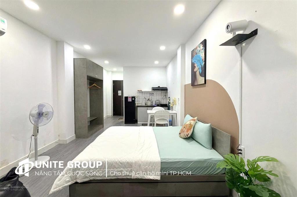 Cho thuê phòng 40m2 có ban công  sân vườn ngay toà nhà viettel gầ công viên đường cmt8 quận 3