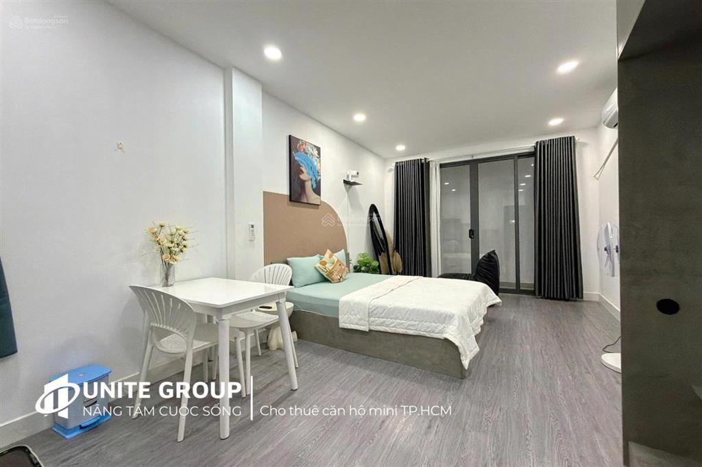 Cho thuê phòng 40m2 có ban công  sân vườn ngay toà nhà viettel gầ công viên đường cmt8 quận 3