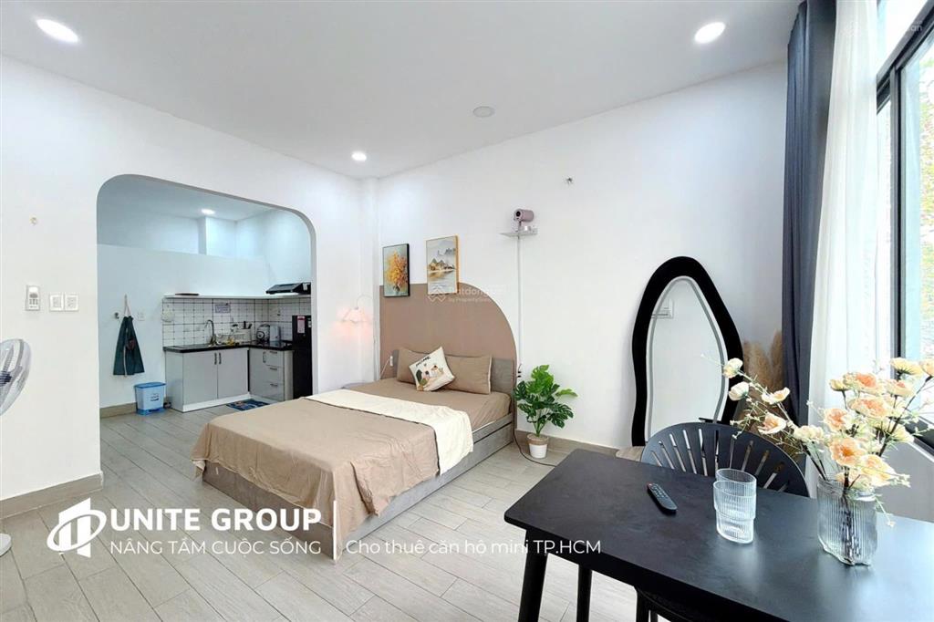 Cho thuê phòng 40m2 có ban công  sân vườn ngay toà nhà viettel gầ công viên đường cmt8 quận 3