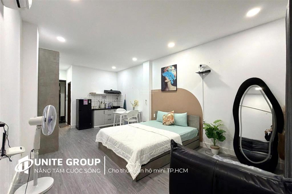 Cho thuê phòng 40m2 có ban công  sân vườn ngay toà nhà viettel gầ công viên đường cmt8 quận 3