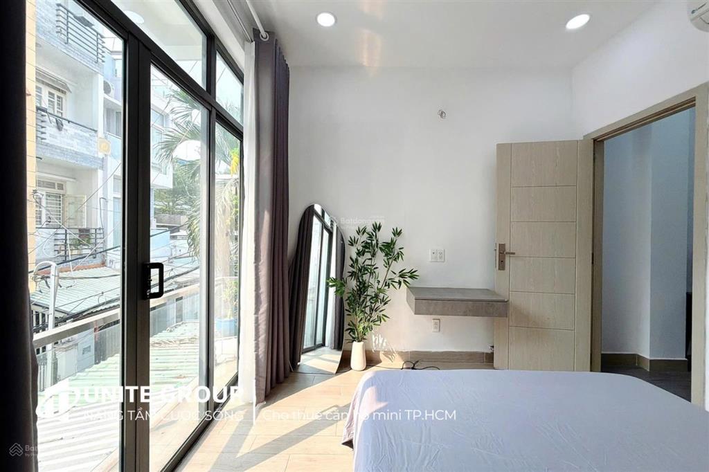 Cho thuê phòng 40m2 có ban công  sân vườn ngay toà nhà viettel gầ công viên đường cmt8 quận 3