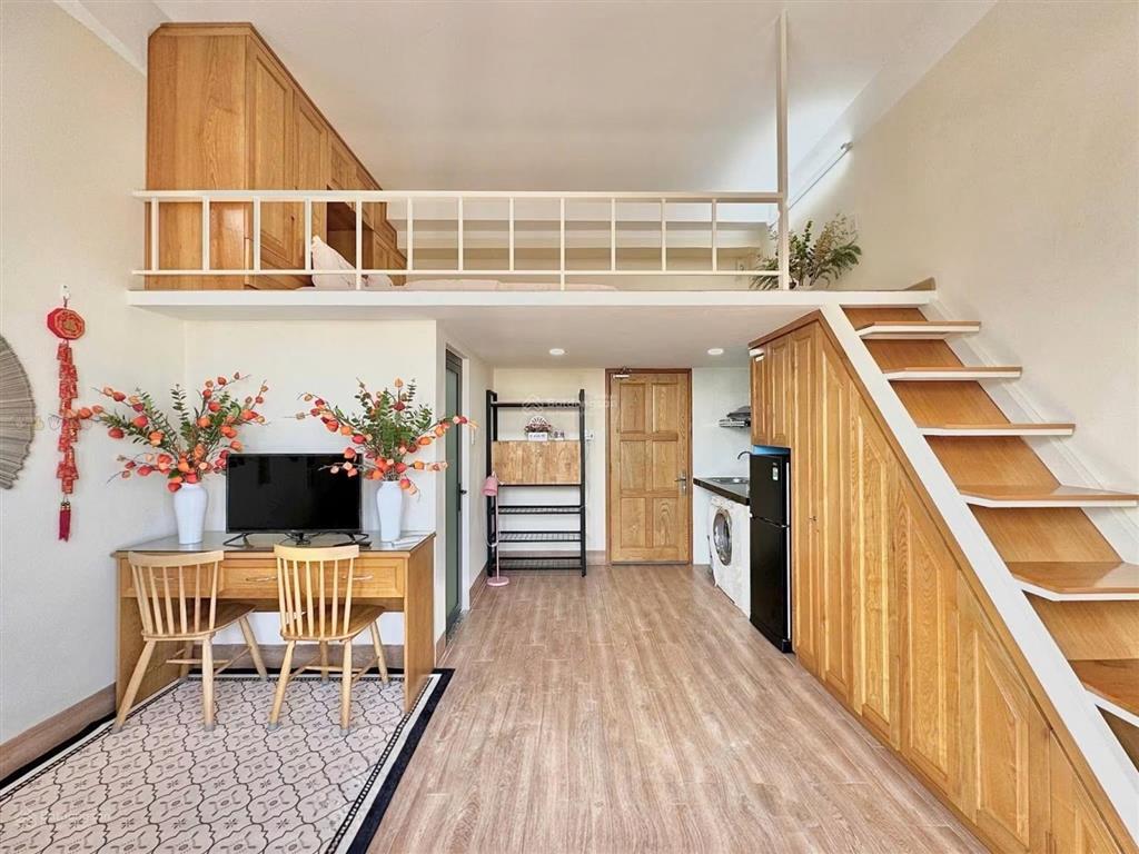 Căn hộ cho thuê có gác 30m2 ngay cmt8 gần hà đô, gần đh kinh tế  đh huflit, đầy đủ tiện nghi