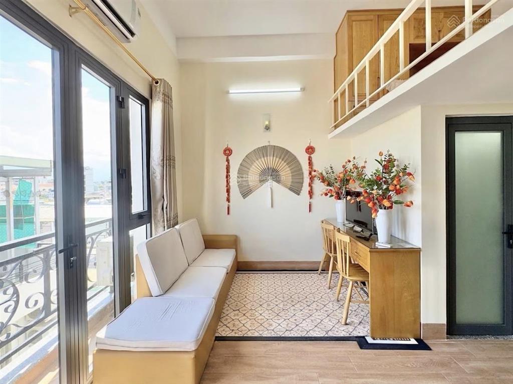 Căn hộ cho thuê có gác 30m2 ngay cmt8 gần hà đô, gần đh kinh tế  đh huflit, đầy đủ tiện nghi