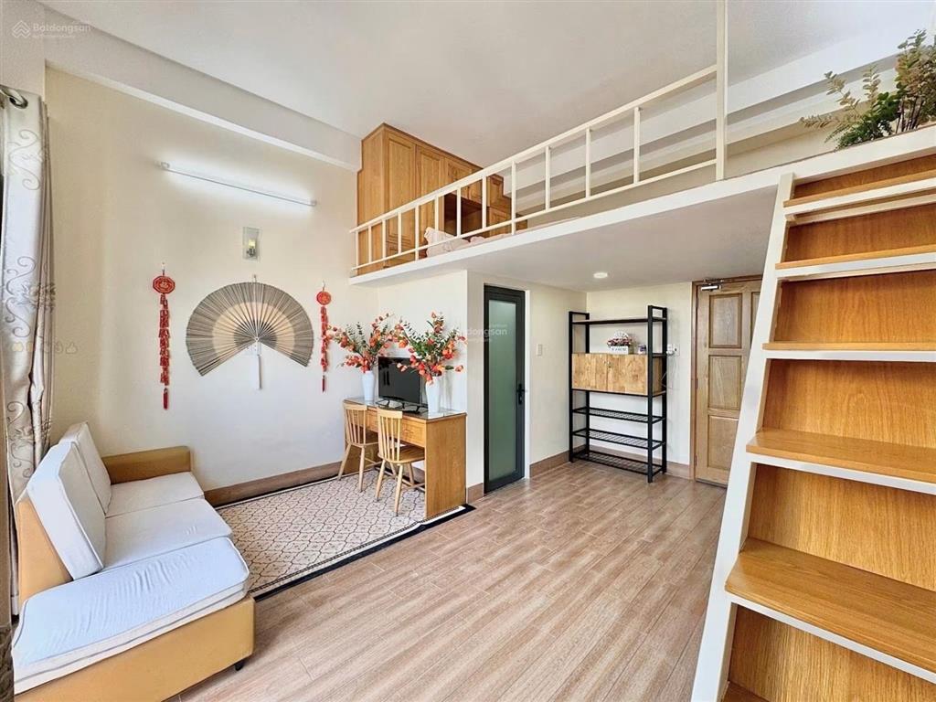 Căn hộ cho thuê có gác 30m2 ngay cmt8 gần hà đô, gần đh kinh tế  đh huflit, đầy đủ tiện nghi