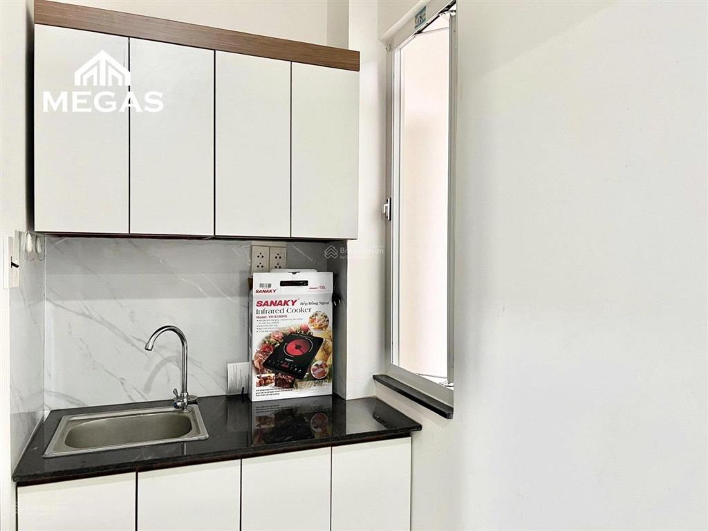 Phòng cho thuê ngay cầu ông lãnh q1 đường đề thám 30m2 có thang máy tận phòng an nình ngay đh vlu